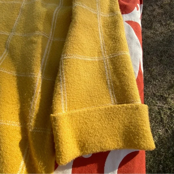 Tahari Yellow Checkered Sweatshirt size small top - Picture 6 of 10
